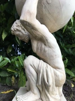 Atlas met wereldbol - polystone beeld - 70 cm - oud wit